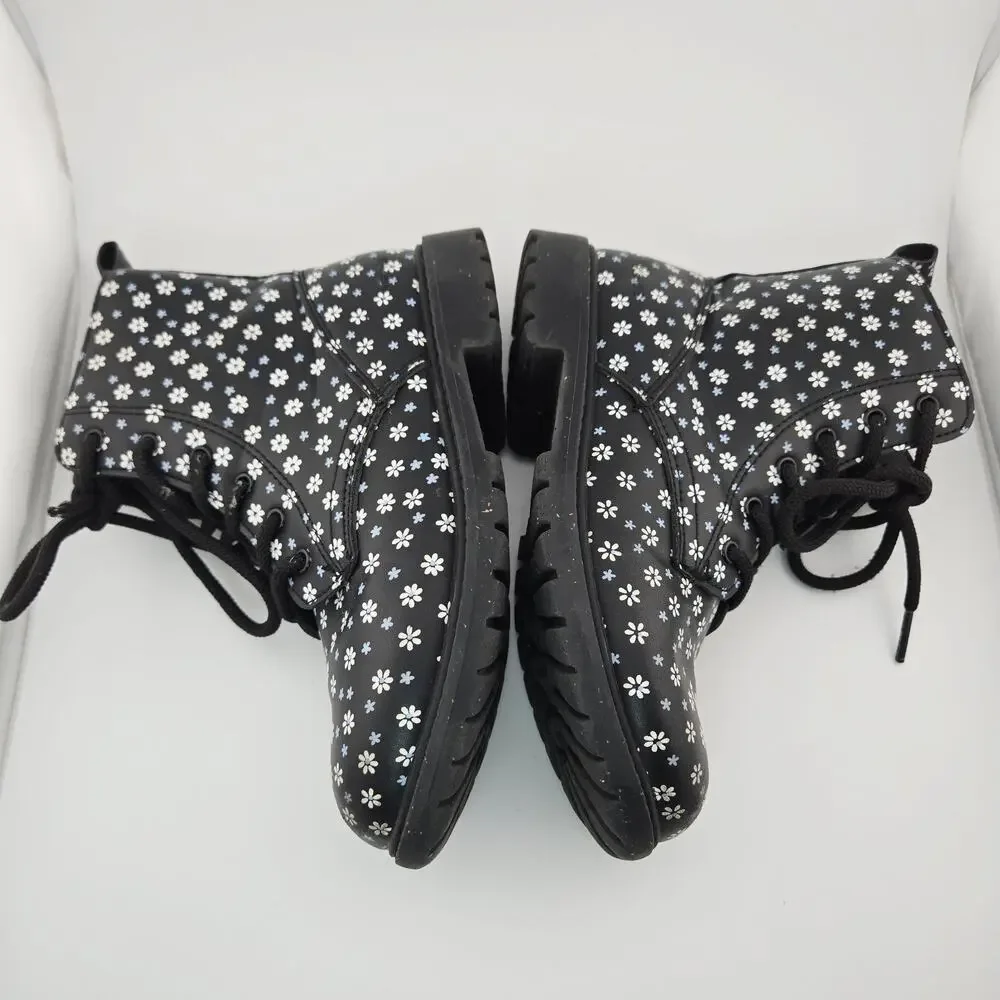 Levis charming pair
